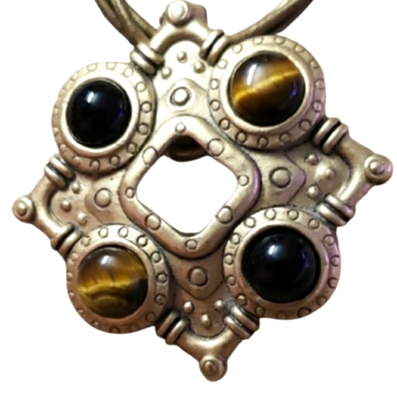 Premier Vintage Designs Beautiful Elegant Gold Tone and Brown Pendant Necklace. - Picture 2 of 11